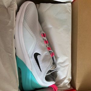 Nike shoes air max motion 2
